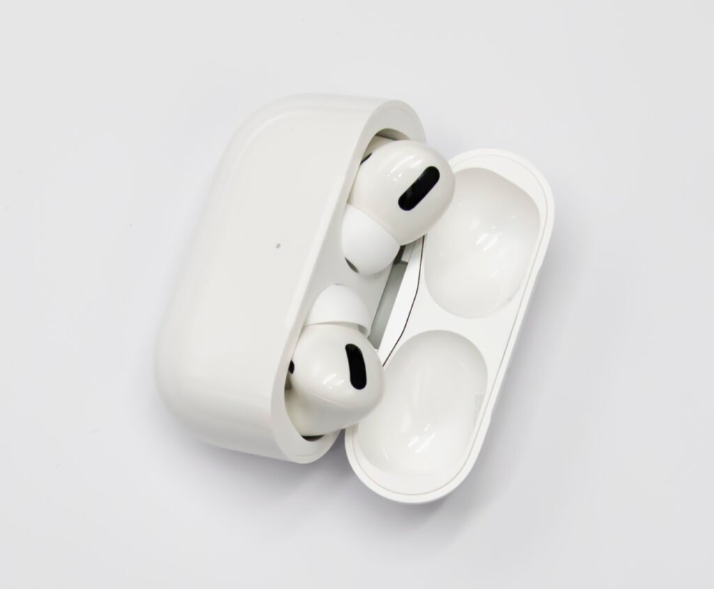 How to fix AirPods pro not charging wirelessly 2022?